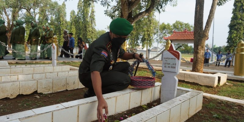 Kodim 0736/Batang Gelar Ziarah Rombongan Dan Tabur Bunga Di TMP Kadilangu