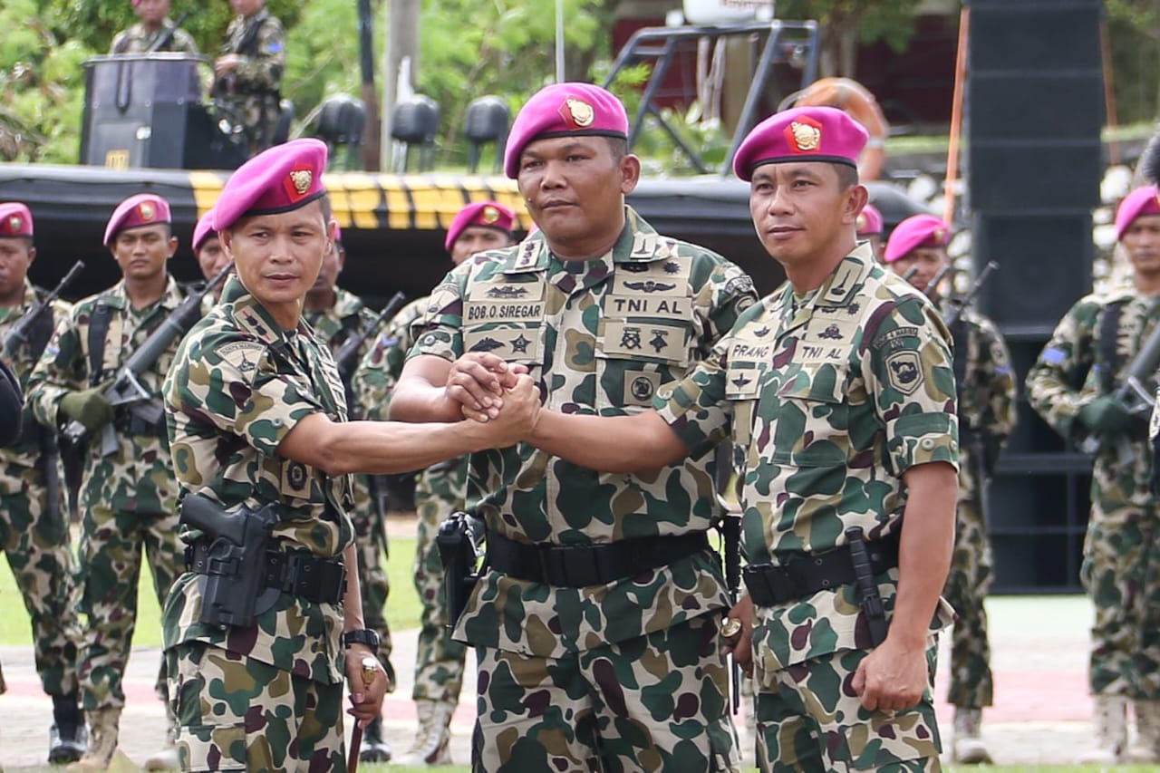 Danbrigif 4 Marinir/BS Pimpin Sertijab Danyonif 10 Marinir/SBY di Kota Batam