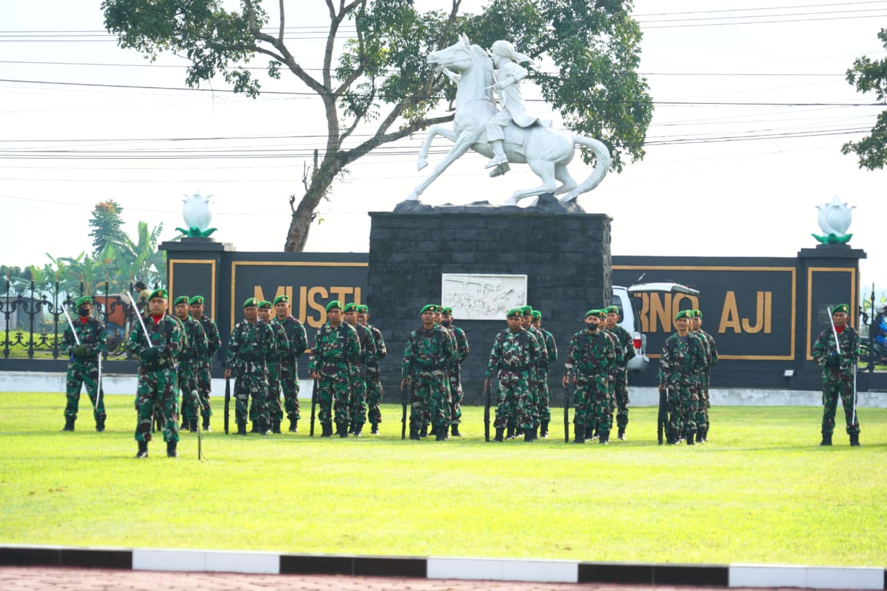 Akhir Tahun 2022, Pangdam Diponegoro Berikan PO Prajurit dan PNS Tanam Hanpangan
