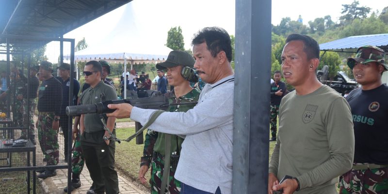 Danyonif 10 Marinir/SBY Laksanakan Menembak Bersama Forkopimda Untuk Jaga Solidaritas dan Integritas