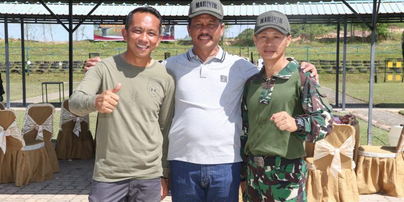 Sembari Bersilaturahmi, Wali Kota Batam Rudi Bersama Forkompinda Latihan Menembak di Mako Yonif 10/SBY