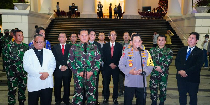 Tinjau Gereja di Malam Natal, Kapolri Pastikan TNI-Polri Beri Rasa Aman Sepanjang Nataru
