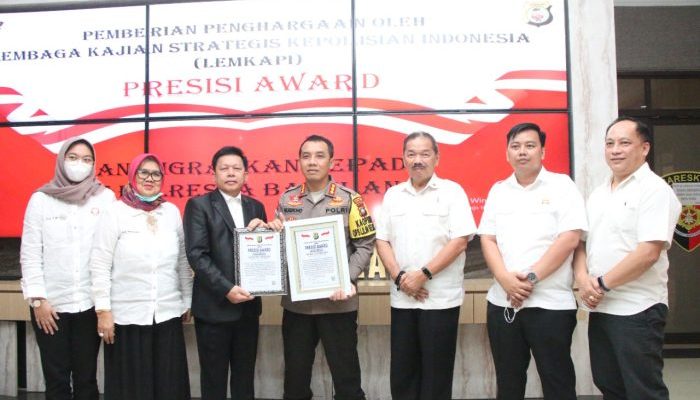 Kapolresta Barelang Terima Penghargaan Presisi Award Oleh Lembaga Kajian Strategis Kepolisian Indonesia (LEMKAPI)