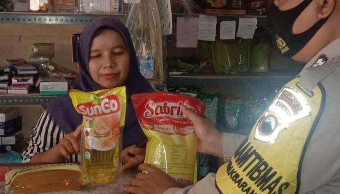 Jelang Natal 2022 dan Tahun Baru 2023, Bhabinkamtibmas Polsek Lebakbarang Pantau Harga Sembako