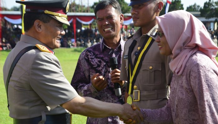 Kisah Iqbal, Anak Pedagang Kelontong Yang Jadi Lulusan Terbaik Sekolah Bintara Polri