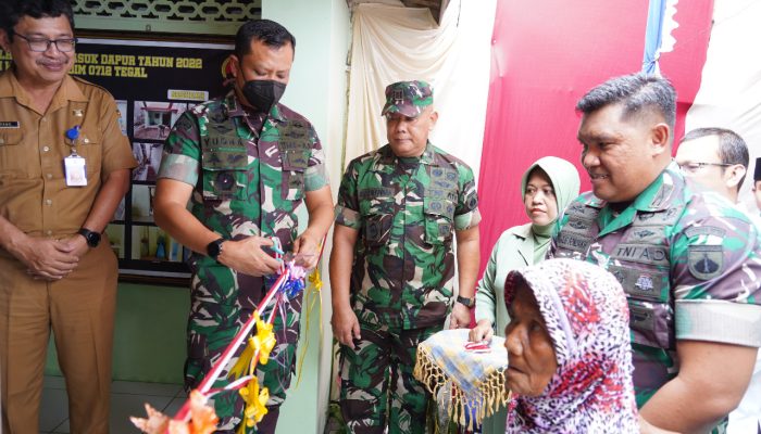 Serentak RTLH Program Babinsa Masuk Dapur Diresmikan Kasad, Danrem Wijayakusuma Serahkan Kunci Rumah