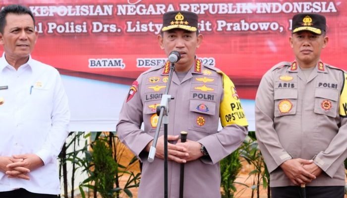 Kapolri Tinjau Langsung Perumahan Graha Bhayangkara,  Gereja Ouikumene Tri Tunggal Kudus dan Pura Adistana Samanasya Polda Kepri