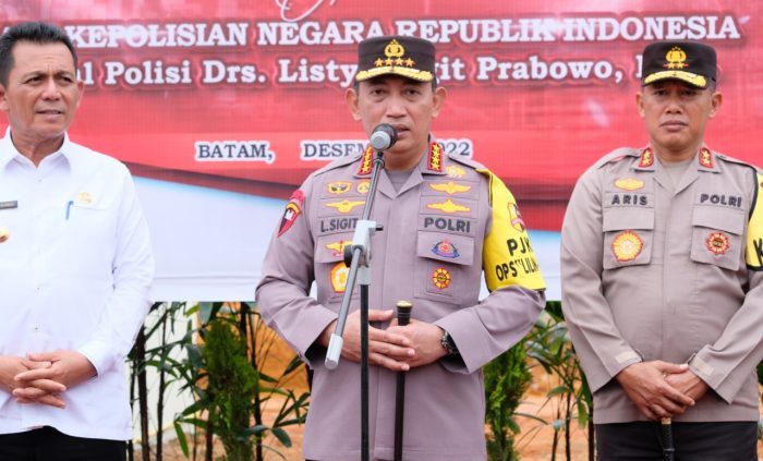 Kapolri Tinjau Langsung Perumahan Graha Bhayangkara,  Gereja Ouikumene Tri Tunggal Kudus dan Pura Adistana Samanasya Polda Kepri