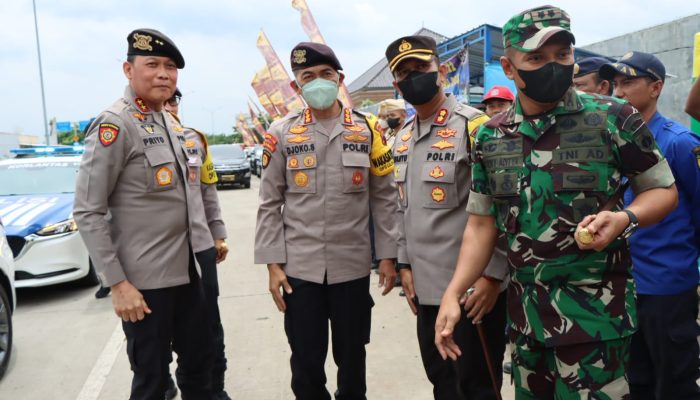 Cek Jalur Nataru di Pantura, Kakor Sabhara Baharkam Polri cek Pos Terpadu Exit Tol Setono Kota Pekalongan