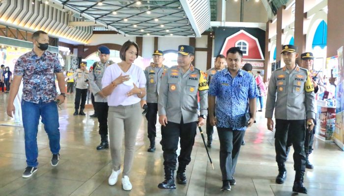 Libur Nataru Kapolda Jatim Meninjau Pos Pelayanan Ops Lilin Semeru 2022 dan Obyek Wisata
