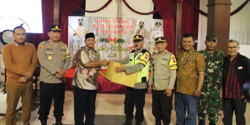 Kapolres Bersama Unsur Forkopimda Kabupaten Pekalongan Tinjau Pos Pengamanan Ops Lilin Candi 2022