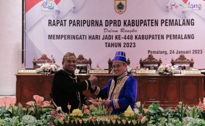 Plt Bupati Mansur Paparkan Capaian Kinerja Pemkab Pemalang Dalam Rapat Paripurna DPRD