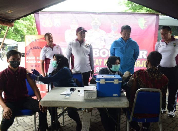 Polresta Sidoarjo Peduli Kesehatan dan Sosial di Pasar Porong