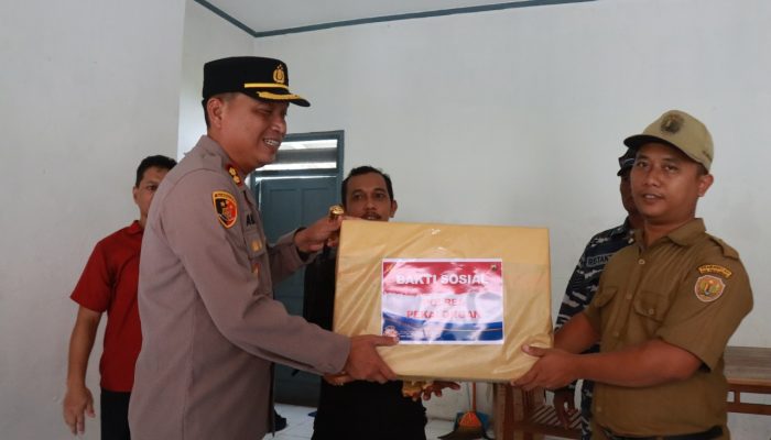 Kapolres Pekalongan Berikan Bantuan Kepada Korban Terdampak Banjir