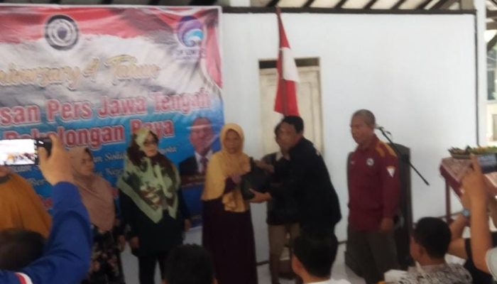 Semarakan HUT Ke- 4 Sekber IPJT Pekalongan Raya Bagikan Paket Sembako