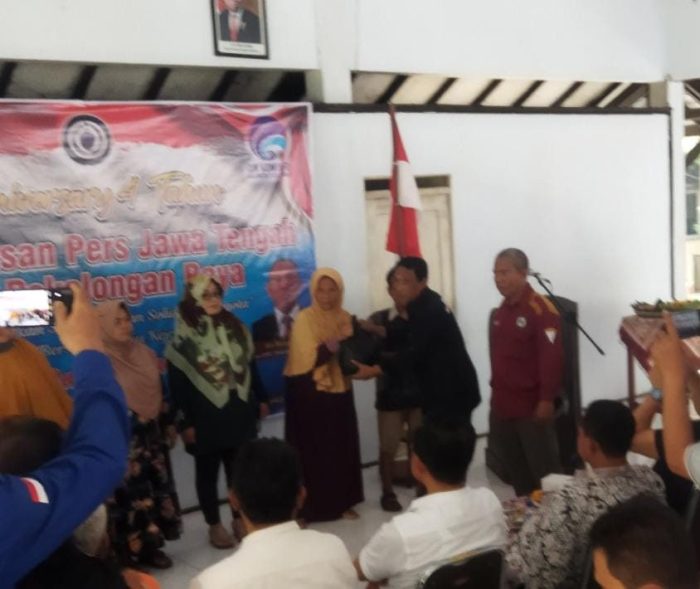 Semarakan HUT Ke- 4 Sekber IPJT Pekalongan Raya Bagikan Paket Sembako