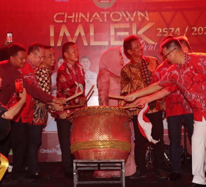 Kapolresta Barelang Dampingi Kapolda Kepri Hadiri Kegiatan Party Imlek China Town Festival 2023