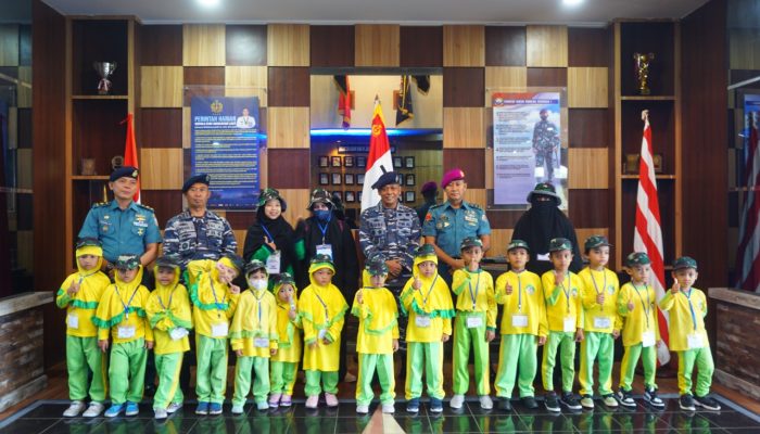 Lantamal IV Kenalkan TNI AL Kepada Anak Paud Azzahra Batam