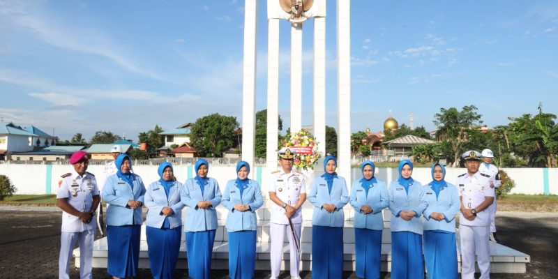 Danlantamal IV Pimpin Ziarah di Taman Makam Pahlawan Memperingati Hari Dharma Samudera