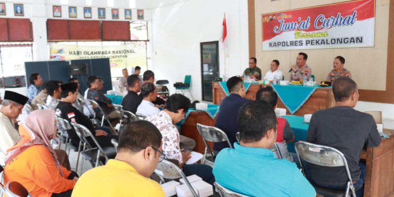 Jumat Curhat di Wilayah Kecamatan Karanganyar, Kapolres Pekalongan Terima Apresiasi dan Masukan Dari Warga