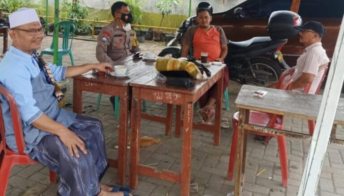 Temui Ketua RT, Bhabinkamtibmas beri Himbauan Harkamtibmas dan Prokes 19