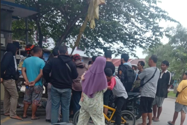 Bhabinkamtibmas Karang Raharja Polsek Cikarang Polres Metro Bekasi Berhasil Gagalkan Remaja Hendak Tawuran