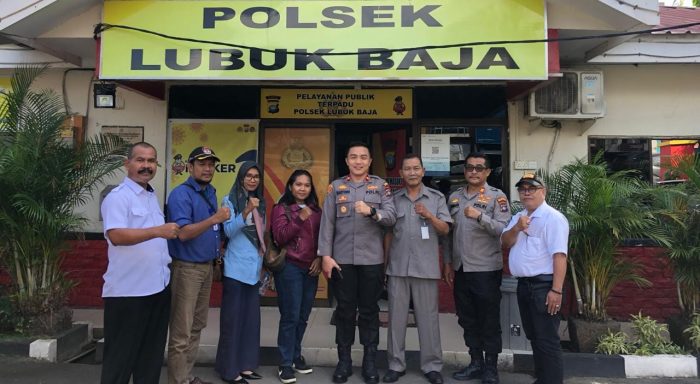 Kapolsek Lubuk Baja Kompol Budi Hartono Menerima Kunjungan Dari Panitia PPK Lubuk Baja Dalam Rangka Silaturahmi