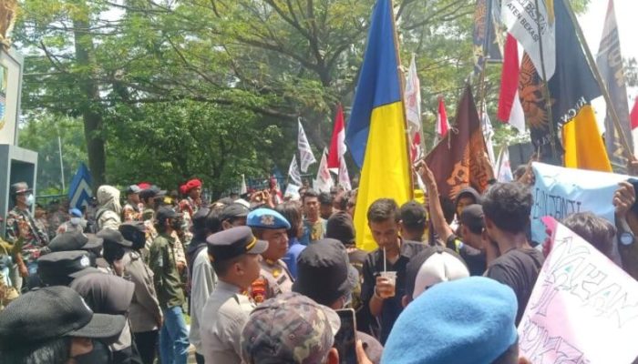 Polri Kawal Massa Aksi, Sampaikan Aspirasi Dengan Aman dan Tertib