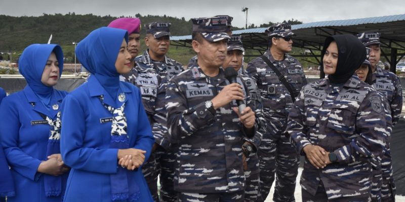 Lantamal IV Panen Raya dan Tebar Benih Udang Vaname di Tambak Binaan