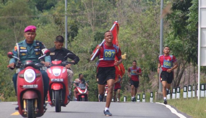 Uji Nilai Perorangan Dasar Prajurit Batalyon Ianfanteri 10 Marinir/SBY Melaksanakan Lari 3200 Meter