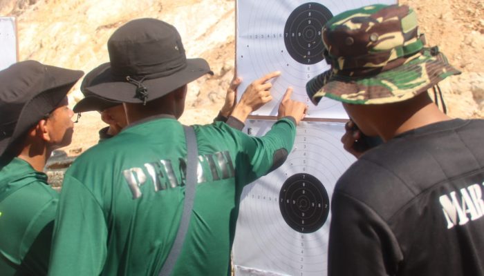 Uji Nilai Perorangan Dasar Prajurit Batalyon Infanteri 10 Marinir/SBY Laksanakan Menembak Dasar