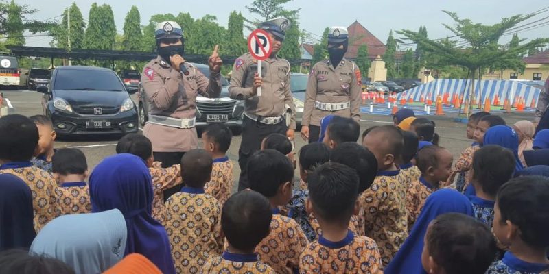 Polisi Sahabat Anak, Satlantas Polres Pekalongan Kenalkan Pengetahuan Tata Tertib Berlalu Lintas