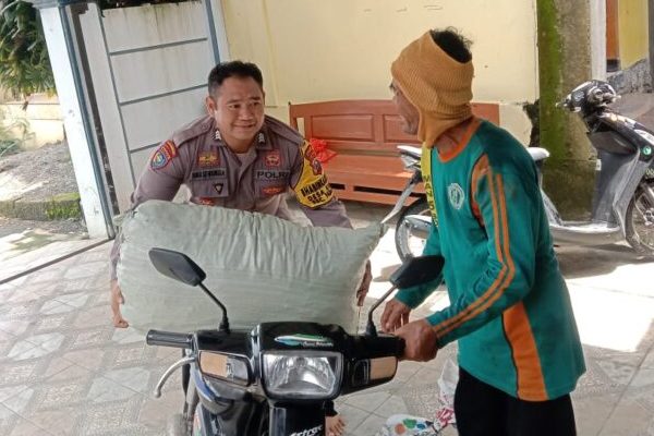 Jalin Silaturahmi, Bhabinkamtibmas Polsek Padangan Polres Bojonegoro Sambang ke Warga Binaan