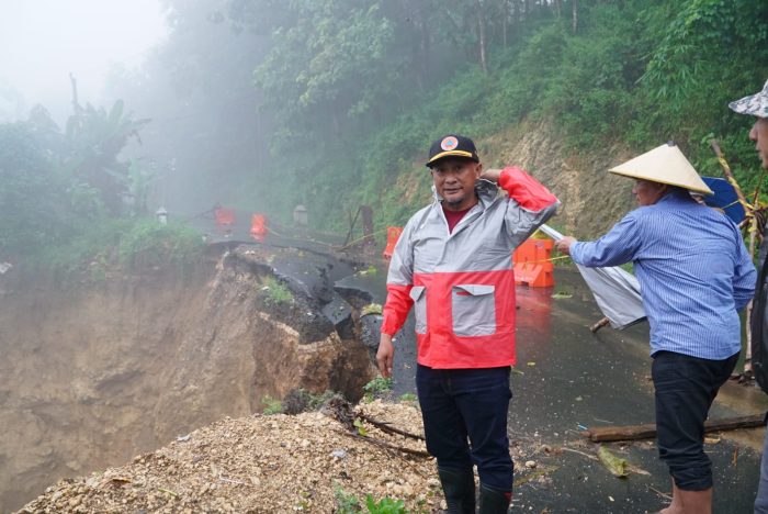 Tinjau Lokasi Terdampak Longsor, Pj Bupati Sebut Desa Purwokerto Perlu Penanganan Komprehensif