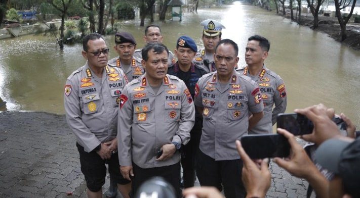 Kapolda Jawa Tengah Tinjau Tiga Lokasi Banjir Di Kota Semarang