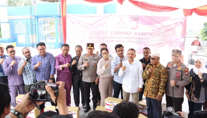 Jumat Curhat, Kapolda Kepri Didampingi Kapolresta Barelang Datangi Masyarakat Lubuk Baja-Kota Batam