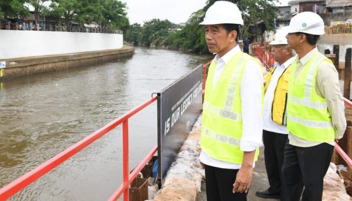 Presiden Jokowi Tinjau Pembangunan Sodetan Kali Ciliwung ke Kanal Banjir Timur