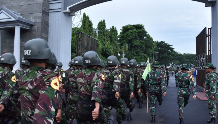 Kemeriahan Tradisi Penyambutan Kopral Taruna AAL Angkatan-71