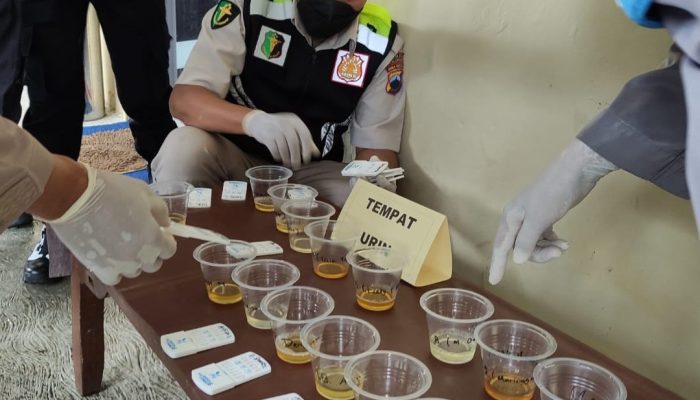 Puluhan Anggota Polres Pekalongan Jalani Tes Urine