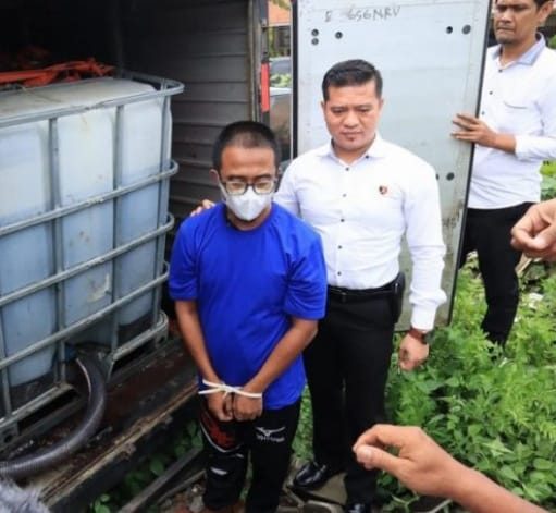 Diduga Penyalahgunaan BBM Bersubsidi, Warga Batam Di Ringkus Polisi Di rembang. 1 Februari 2023
