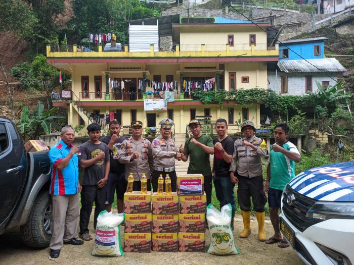 Polres Pekalongan Berikan Bantuan Sosial Kepada Warga Kec. Lebakbarang yang Terdampak Longsor