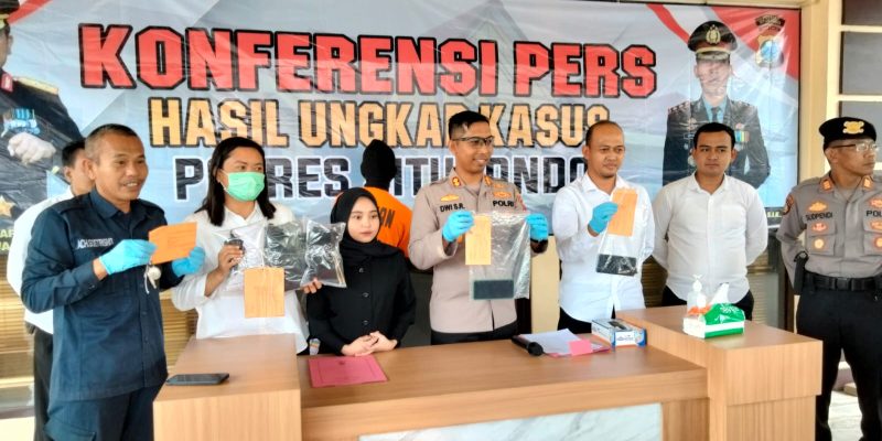 Polres Situbondo Gelar Konferensi Pers Ungkap Kasus Jambret dan Pembunuhan Bayi