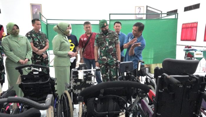 Seating Clinic dan Serah Terima Kursi Roda Adaptif Kepada Penyandang Disabilitas Ganda Banyumas