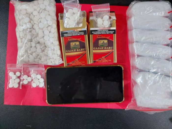 Tersangka Pengedar Ribuan Pil Double L Diamankan Polisi