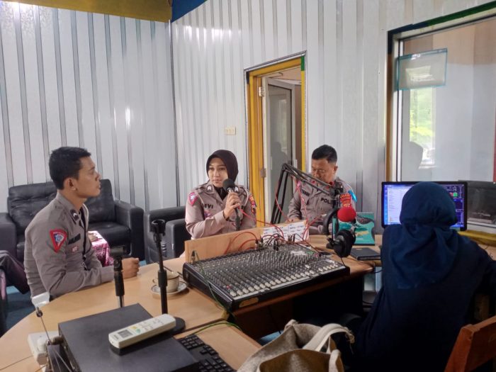 Unit Kamsel Sat Lantas Polres Pekalongan Sosialisasikan Ops Keselamatan Lalu Lintas Candi 2023