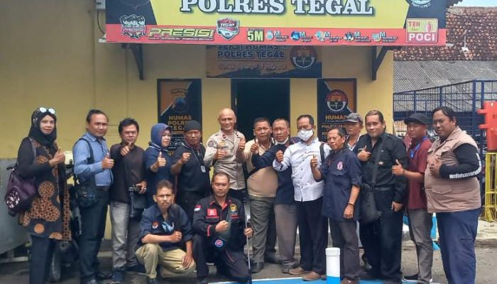 Puluhan Awak Media Geruduk Humas Polres Tegal