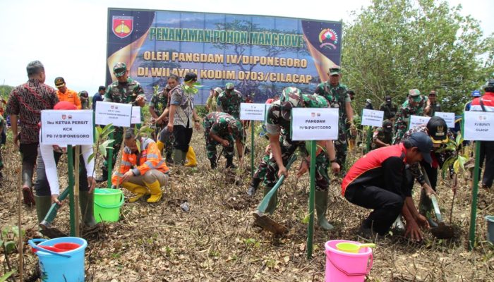 Tanam 10.000 Mangrove, Ini Kata Pangdam Diponegoro