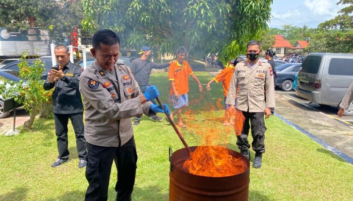 Ditresnarkoba Polda Kepri Berhasil Musnahkan BB narkotika Jenis Ganja