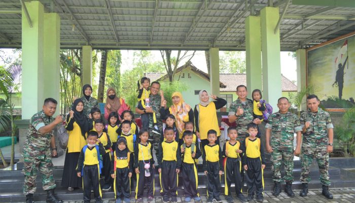 Makorem Wijayakusuma Diserbu Anak TK, Ingin Dekat Dengan TNI nya