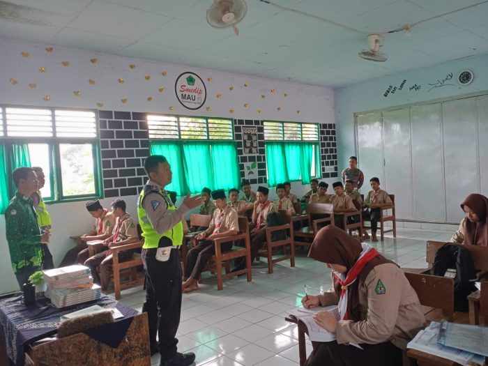 Police Goes To School, Polres Pekalongan Sosialisasikan Operasi Keselamatan Lalu Lintas Candi 2023